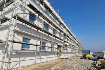 Wykonanie elewacji na budynkach modułowych | osiedle Zielony Lewandów